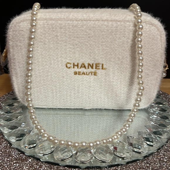 Chanel Pouch with Unbranded 47 inch Pearl Chain Attached - Picture 12 of 13